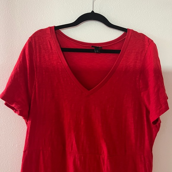 Torrid red short sleeved midi dress v-neck and slits in both sides. Size 1 - Picture 2 of 5